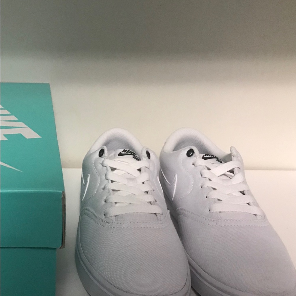 Brand New Women’s Nike SolarSoft - Picture 3 of 4